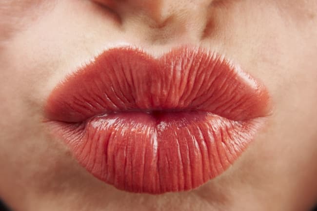El interés en conseguir unos labios perfectos no solo tiene que ver con el atractivo que despertemos en los demás, sino también con todo lo que pueden reflejar pues casi todas las expresiones faciales tienen comienzo en los labios. INGIMAGE