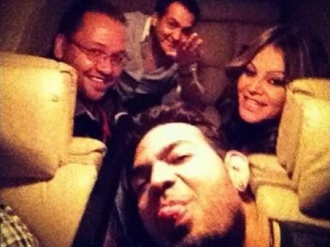 Por medio de las redes sociales ha circulado la última imagen de la cantante antes de la desaparición, donde se encuentra junto a sus acompañantes.