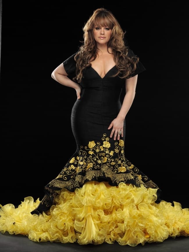 “Dios me va a dar fuerzas para poder estar con mis nietos. Yo pedí: ‘Padre, dame fuerza para seguir siendo ayuda para mis nietos, estar ahí con ellos’”, expresó la madre de Jenni Rivera.
