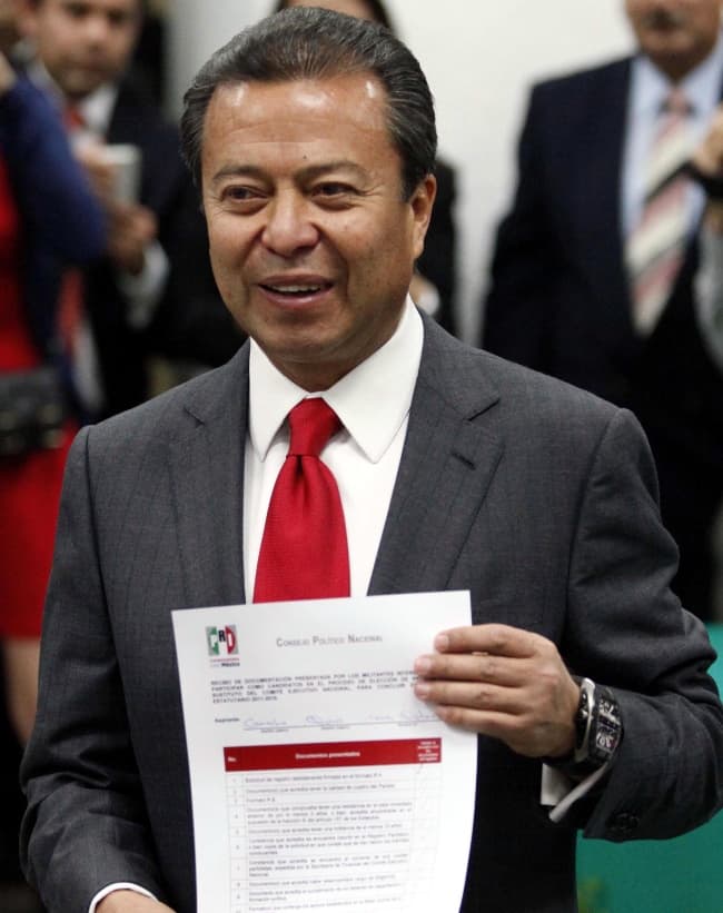 César Camacho Quiroz rindió protesta como presidente sustituto del Partido Revolucionario Institucional (PRI) para concluir el periodo estatutario en marzo de 2015.