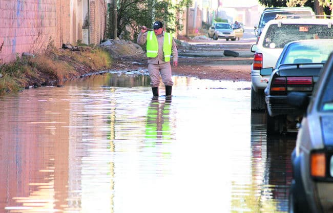 Aguas. Estamos usando y desperdiciando mucha agua en el estado, más de la que tenemos, y pronto vendrán las consecuencias.