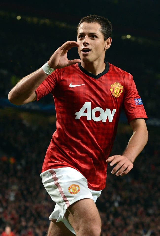 El “Chicharito” Hernández, quien milita en el futbol inglés con el equipo Manchester United, es para 25.7 por ciento de los consultados el mejor deportista de 2012, además de que es admirado por 31 por ciento de las mujeres y 21 por ciento de los hombres.