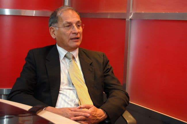 Nuevo enfoque. Critica académico de la UNAM la actual política económica y asegura que el crecimiento se ve afectado por el peso fuerte y la estricta disciplina fiscal