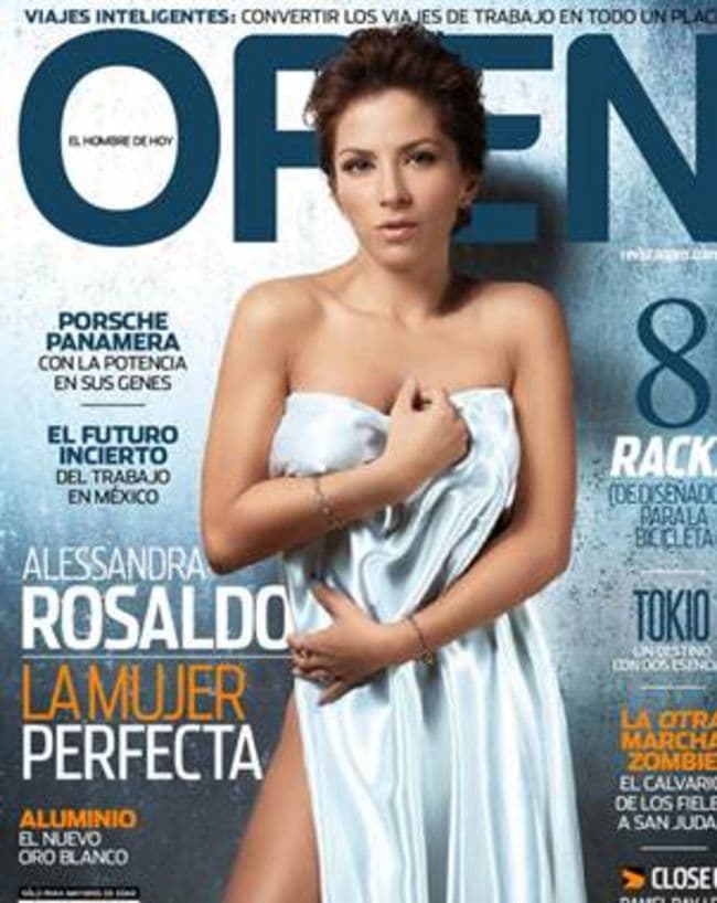 Es pudorosa. Alessandra no ha aceptado propuestas para posar desnuda por respeto a su pareja y familia, además de ser una persona penosa e insegura.