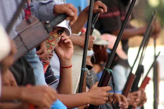 Violencia. Pobladores de comunidades se levantaron en armas contra el crimen.