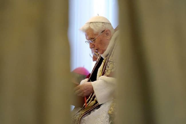 El Papa Benedicto XVI decidió hoy de manera sorpresiva presentar su renuncia al pontificado a partir del próximo 28 de febrero, durante un Consistorio Ordinario que celebró ante cardenales de la Curia Romana. (EFE)
