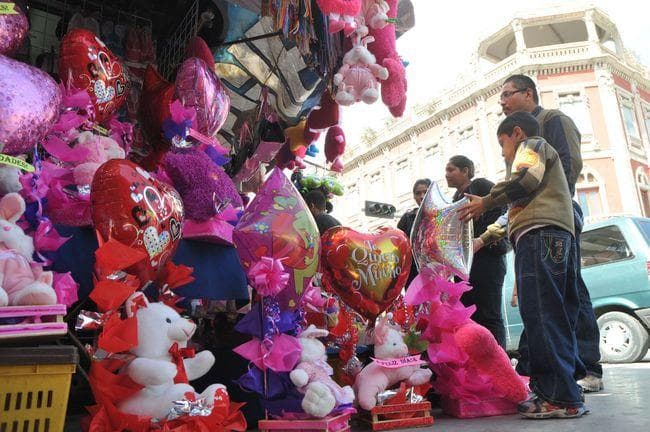 1969: Se celebra San Valentín en base al calendario católico romano