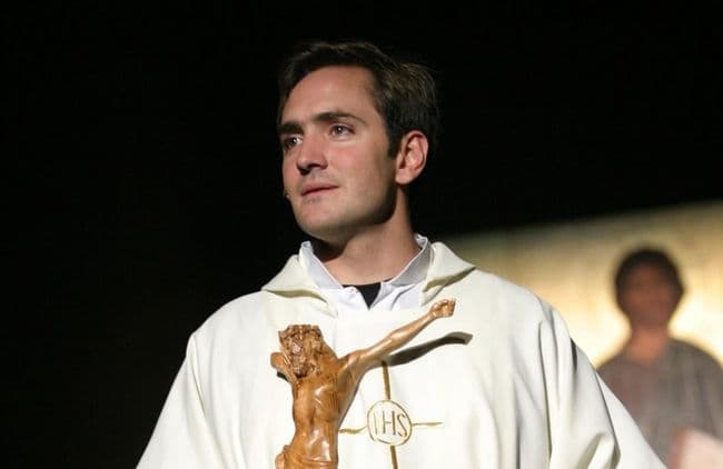 Obra. El actor Alberto Mayagoitia protagoniza la puesta en escena Mi Cristo Roto escrita por el sacerdote jesuita Ramón Cue Romano.