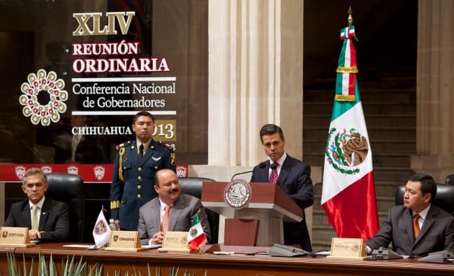 Seguridad. El presidente de México, Enrique Peña Nieto habla junto al jefe de gobierno del Distrito Federal, Miguel Ángel Mancera (i), el gobernador de Chihuahua, César Duarte (3-i), y el secretario de Gobernación, Miguel Ángel Osorio Chong (d), en la Conferencia Nacional de Gobernadores, en Chihuahua.
