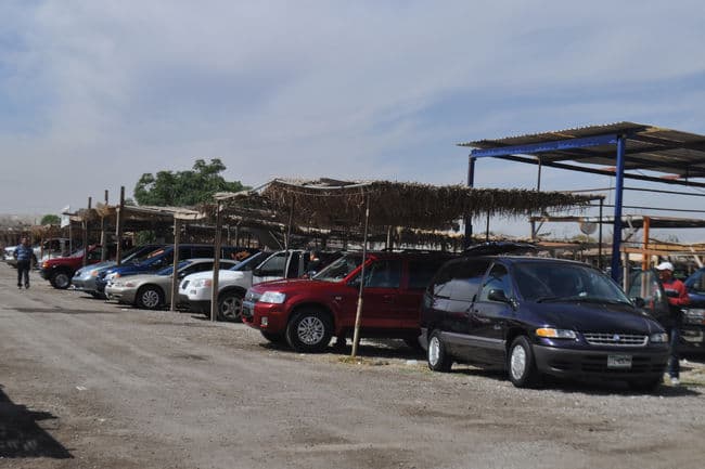 Venta. El Tianguis del Auto reabrió, pero ahora sólo entran autos nacionales y con pedimento de legalización.