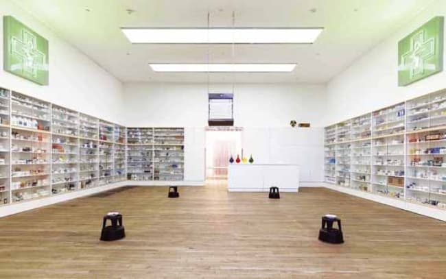 Damien Hirst. Pharmacy, 1992.