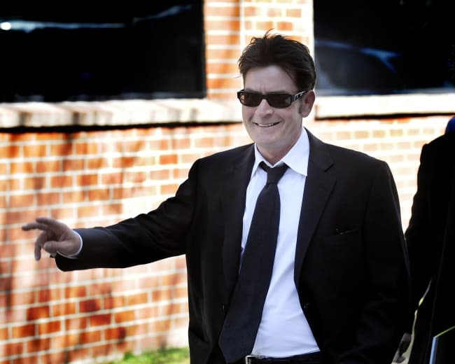 Sheen tiene cinco hijos. Una joven de 28 años- que por cierto está embarazada-, producto de una relación de su juventud. Dos niñas con Denise Richards y unos mellizos con Brooke Mueller.
(ARCHIVO)