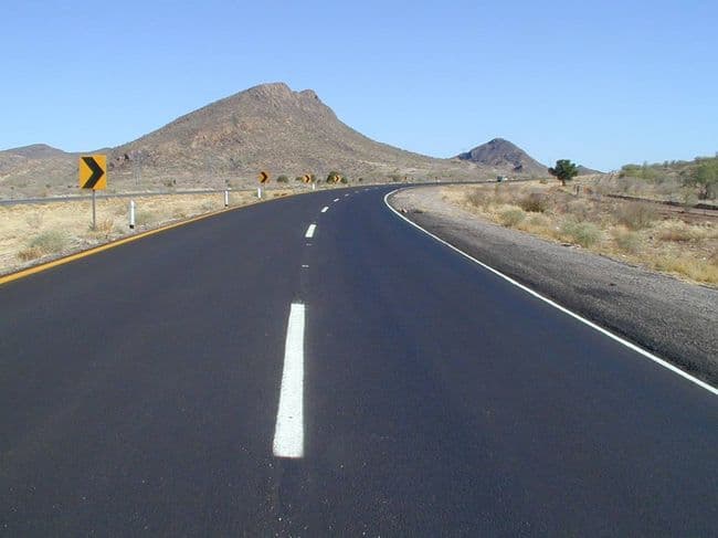 Detalles. La vía presenta falta de atención, señalización para prevenir accidentes, rezago constante en los trabajos.