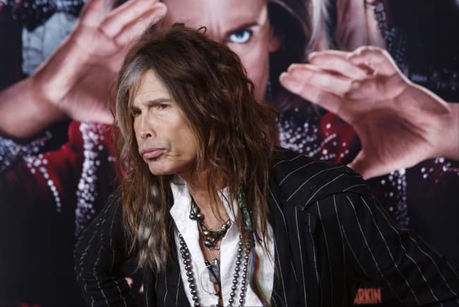 El líder y vocalista de la banda de rock estadounidense Aerosmith, Steven Tyler, festejará este martes su cumpleaños número 65 interesado en hacer música con la cantante de country Taylor Swift. ARCHIVO