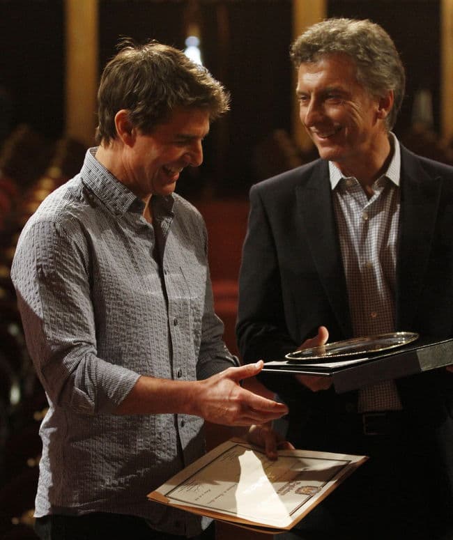 Homenaje. Mauricio Macri entregó el reconocimiento a Tom Cruise como personalidad destacada del arte.