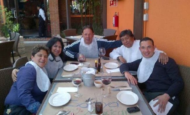'Comiendo con mi jefe', compartió Soraya en su cuenta de Facebook el pasado 24 de enero. (Facebook)