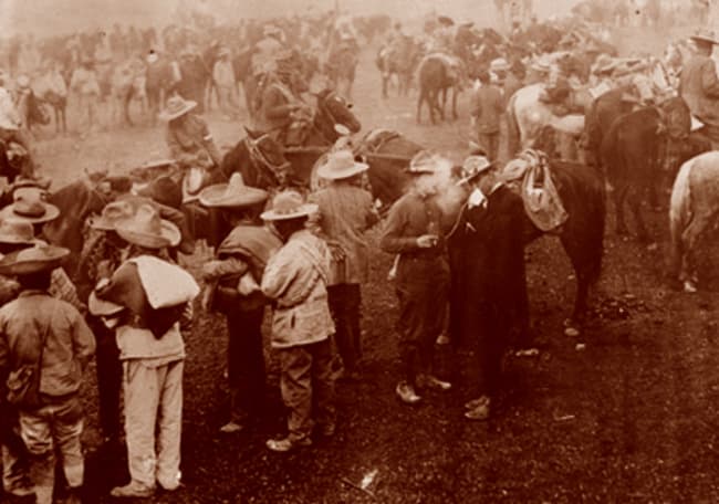 Triunfo. Villistas entrando a la zona de la Plaza de Armas el 3 de abril de 1914.