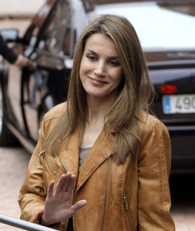 Según un libro escrito por David Rocasolano, primo de la princesa Letizia, unos años antes de casarse con el príncipe Felipe, e incluso antes de conocerlo personalmente, la joven quedó embarazada y decidió abortar en la clínica Dator de Madrid. ARCHIVO