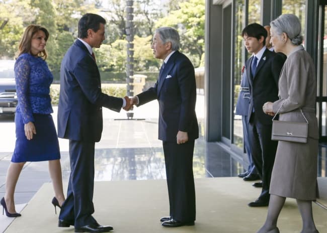 Según un portavoz del palacio imperial, la reunión fue 'alegre' ya que 'la pareja mexicana es joven' y los cuatro hablaron de la larga relación entre México y Japón. (EFE)