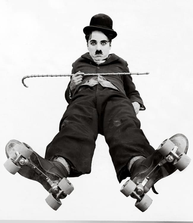 Chaplin perfeccionó un estilo personal de interpretación, derivado del payaso de circo y del mimo, combinando la elegancia acrobática, la expresividad del gesto y la elocuencia facial, con un sentido del ritmo impecable. ARCHIVO