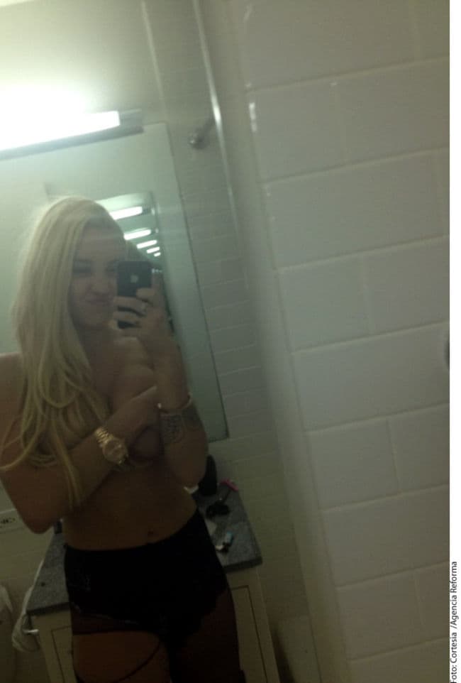 Causa revuelo. Amanda Bynes subió a su cuenta de Twitter un par de imágenes donde aparece en topless.