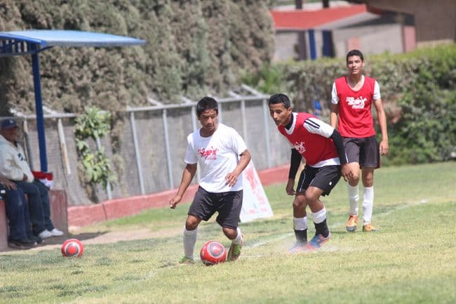 Disputadas acciones se vieron ayer durante la jornada de finales de la Copa Coca Cola correspondiente a la Comarca Lagunera de Durango. Los campeones van el próximo fin de semana a la ciudad de Durango, sede de la etapa estatal.