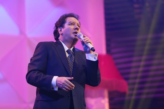 Festeja aniversario y a las madres. (Archivo)