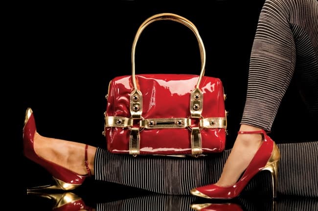 Según los científicos, al menos uno de cada cinco bolsos de mujer tienen más bacterias que el retrete de un baño público. INGIMAGE
