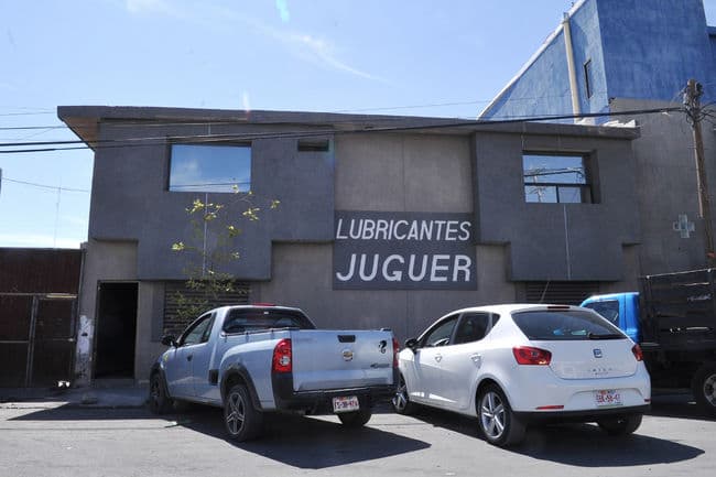Incendio. Según los primeros peritajes la causa del incendio de los cinco vehículos de la empresa Juguer fue un cortocircuito.