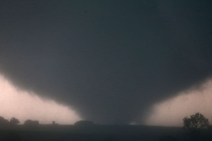 Fuerza. Vista del tornado que azotó a noche a la localidad de El Reno, a 40 kilómetros al oeste de Oklahoma City.