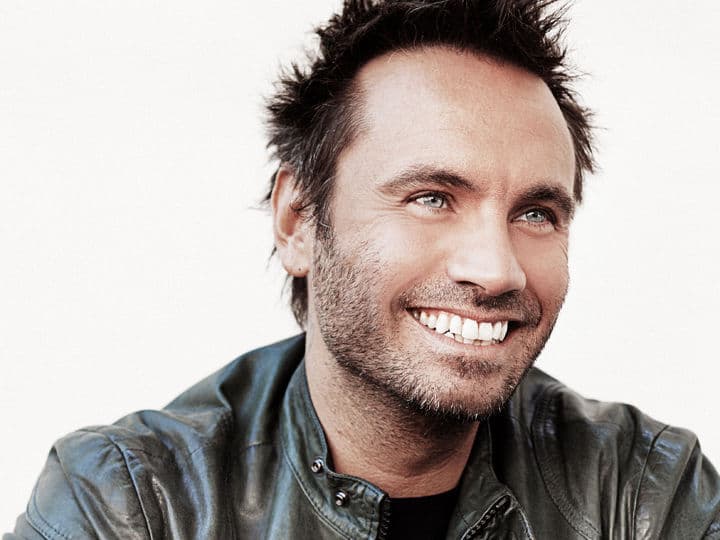 Lanzamiento. Filippo Neviani es el título del nuevo disco del cantante, el cual es su verdadero nombre y en el que comparte créditos con Sting.