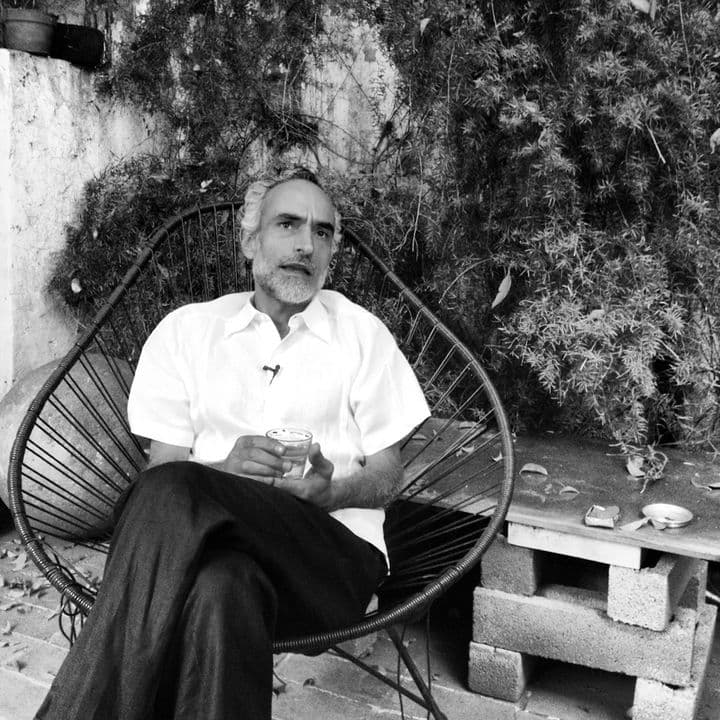 El invitado. Axel Arañó estudió arquitectura en la Facultad de Arquitectura de la Universidad Nacional Autónoma de México, es fundador y director desde 2004 del despacho Taller, dedicado a la realización de proyectos e investigación arquitectónica, además miembro del Sistema Nacional de Creadores en la rama de Arquitectura.