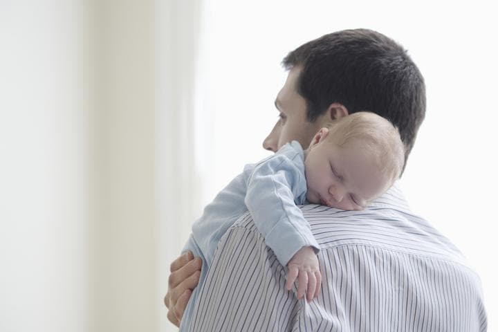 Las conclusiones mostraron que tanto los niveles de testosterona como el tamaño de los testículos están inversamente relacionados con el grado de cuidado paternal directo del cual habían dado cuenta los hombres y las mujeres en las entrevistas. (ARCHIVO)