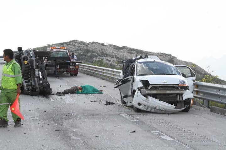 Accidente. El accidente ocurrió en la carretera Monterrey-Saltillo, donde murieron dos niños y un adulto.