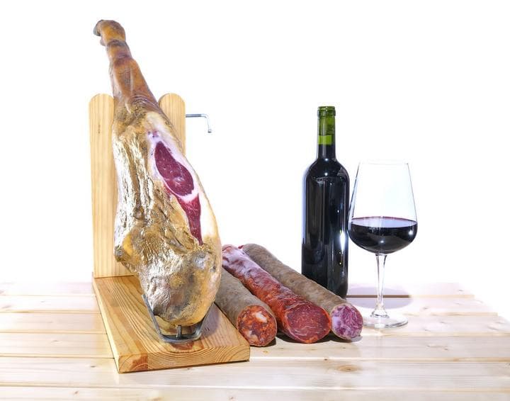 Un equipo de especialistas concluyó que esos dos productos tomados con moderación y dentro de una tabla de alimentos compatibles 'pueden complacer no solo nuestras papilas gustativas, sino también al corazón por su efecto cardiovascular'. (ARCHIVO)