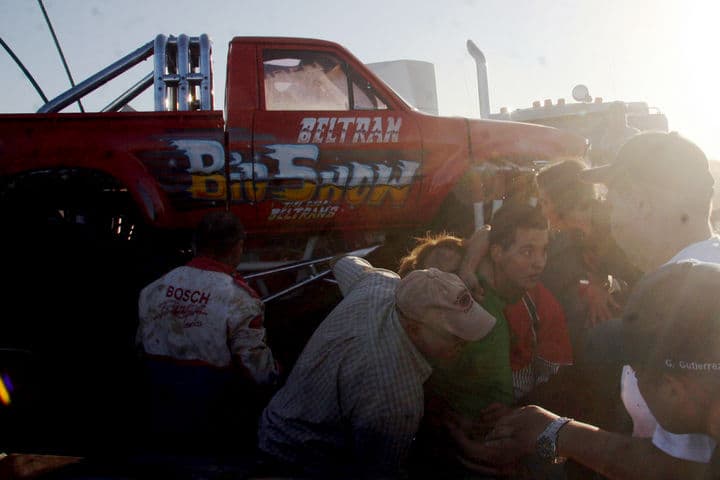 Tragedia. Un vehículo de exhibición, de los conocidos como 'Monster truck', arrolló a espectadores que se encontraban en el evento Extremo Aero Show, en el Parque Metropolitano El Rejón.