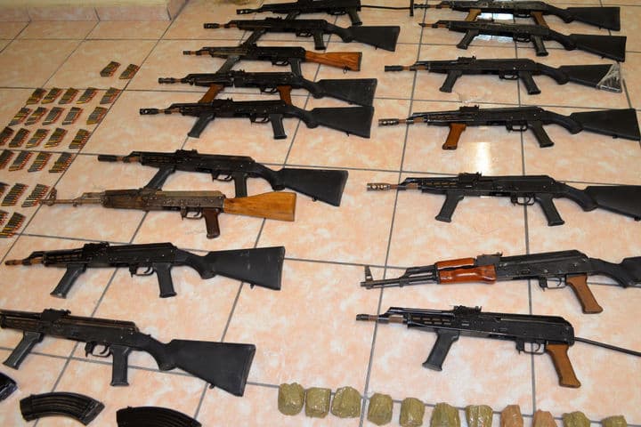Arsenal. Policías aseguran arsenal de alto poder en la colonia Nueva los Ángeles, hay 11 detenidos.