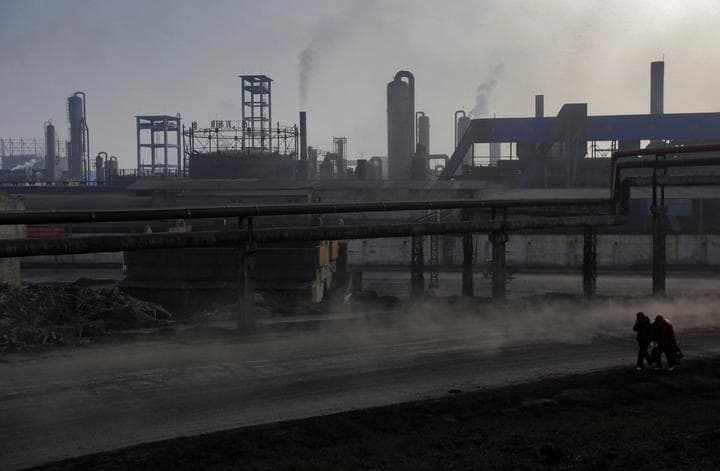 Según los datos de la IARC, en 2010 se registraron 223,000 casos de muertes por cáncer de pulmón provocado por contaminación. (ARCHIVO)