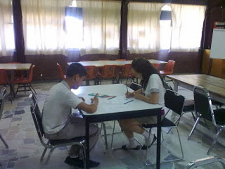 Apoyo.Padres de familia y personal toman acción en la Técnica 75 para dar mejor educación a sus hijos.