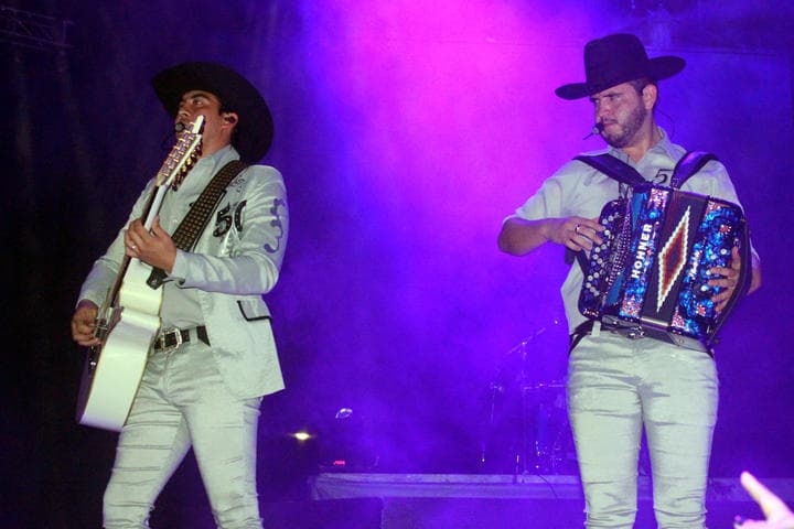 'La recompensa' es el más reciente álbum de esta banda norteña que ya ha dejado huella en el gusto del público con sus corridos y sus polémicos temas dijo Edén Muñoz, vocalista y acordeonista de la agrupación.