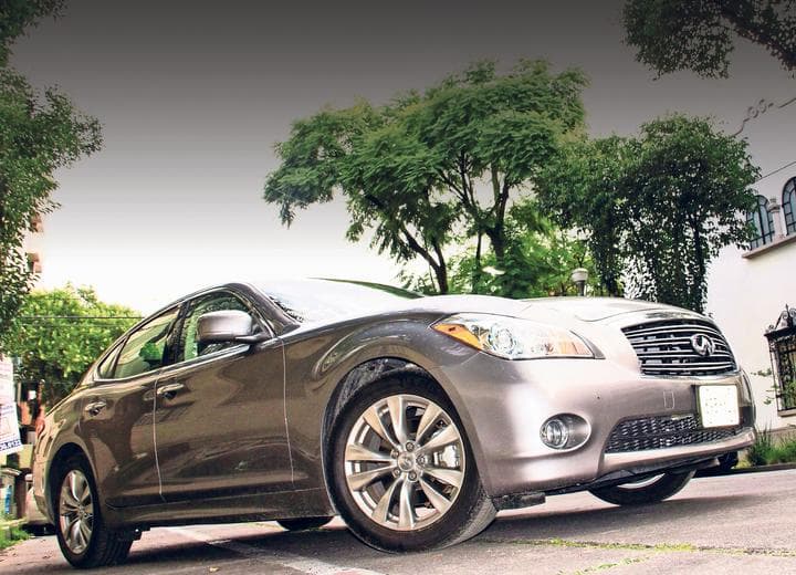 Manejo. Es la combinación perfecta que envuelve una exquisita experiencia de manejo deportivo con una presencia robusta y afilada, que pretende romper esquemas dentro un segmento muy competitivo dentro de las marcas de lujo, nos referimos al 'señorial' M56 de Infiniti.