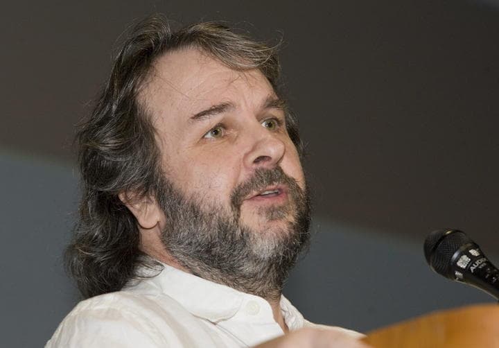 El neozelandés Peter Jackson, quien ha destacado como productor, guionista y director de cine, además de ganador de premios como el Oscar, Globo de Oro y BAFTA, cumple este jueves 52 años de vida inmerso en la promoción de la segunda parte de la trilogía de 'El Hobbit'. (ARCHIVO)