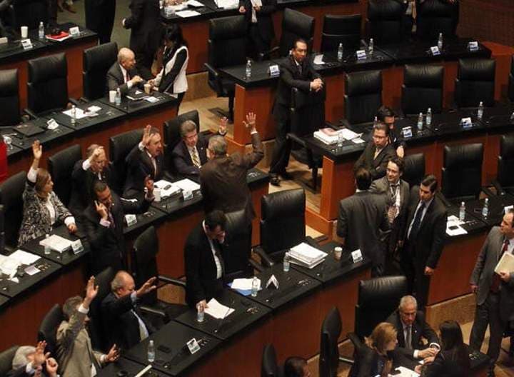La propuesta fue realizada por la senadora Angélica de la Peña (PRD) y se avaló por 71 votos a favor y dos en contra. (EL UNIVERSAL)