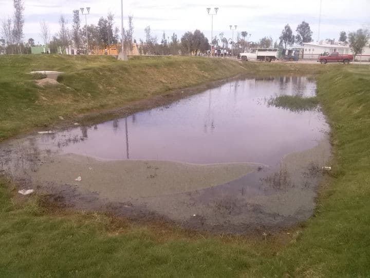 Suciedad. La zona se observa llena de agua sucia.