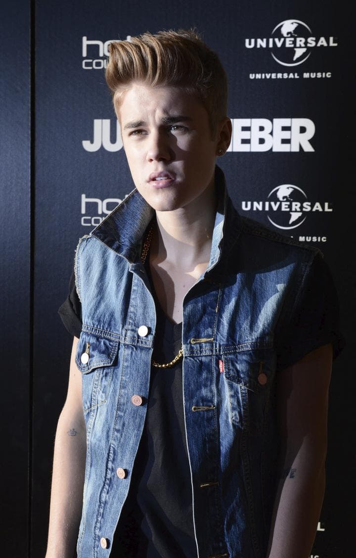 Fuentes al interior de la fiesta de Justin Bieber comentaron que había muchas chicas desnudas por todos lados. (Archivo)