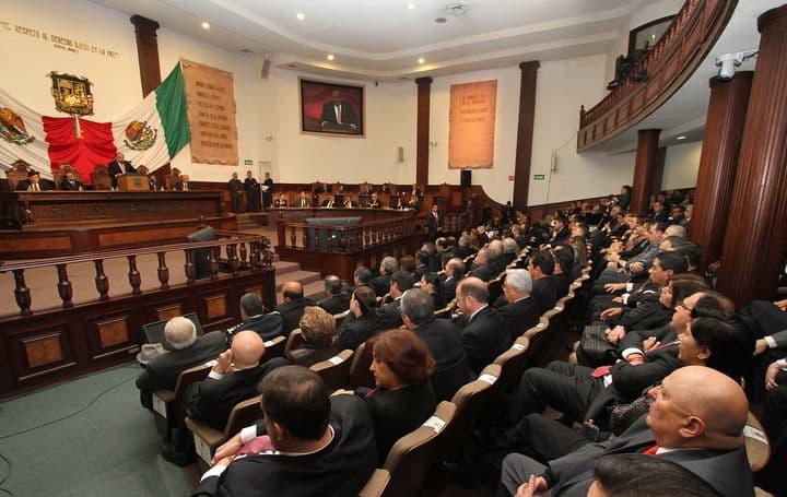 Informe de Gobierno. El gobernador del Estado de Coahuila, Rubén Moreira fue cuestionado por los integrantes del grupo parlamentario del PAN sobre el impacto que tuvo la mega deuda en cuestiones de programas sociales y de proyectos para el estado.