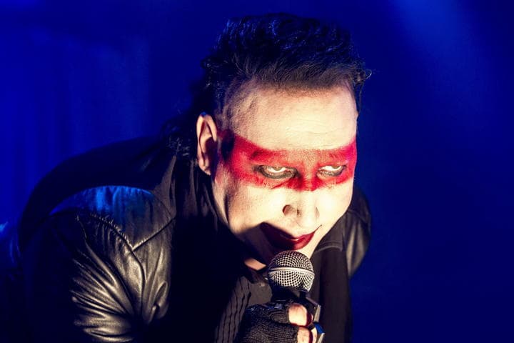 El controvertido cantautor estadounidense Marilyn Manson, quien alcanzó la fama gracias al álbum 'Antichrist superstar', festeja su cumpleaños número 45 a la espera del estreno del filme 'Wrong cops', en el que participó como actor y formó parte de la banda sonora. (ARCHIVO)