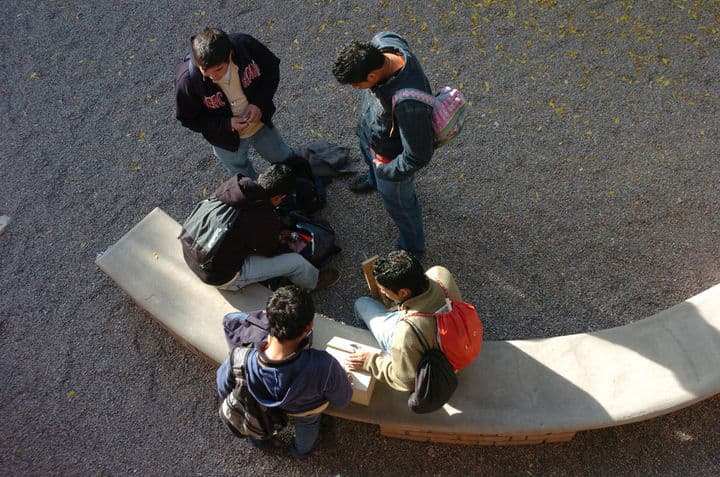 Abandono. Mercado laboral hace que los jóvenes tengan un mayor incentivo para acabar los estudios.