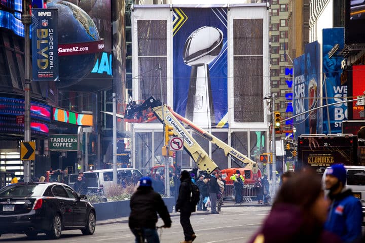 Grandes preparativos se hacen en la ciudad de Nueva York con motivo del Super Bowl del próximo domingo. (AP)
