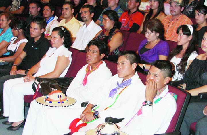 Medida. Para captar más instructores comunitarios se aceptarán egresados de bachillerato que deseen obtener una beca para licenciatura.